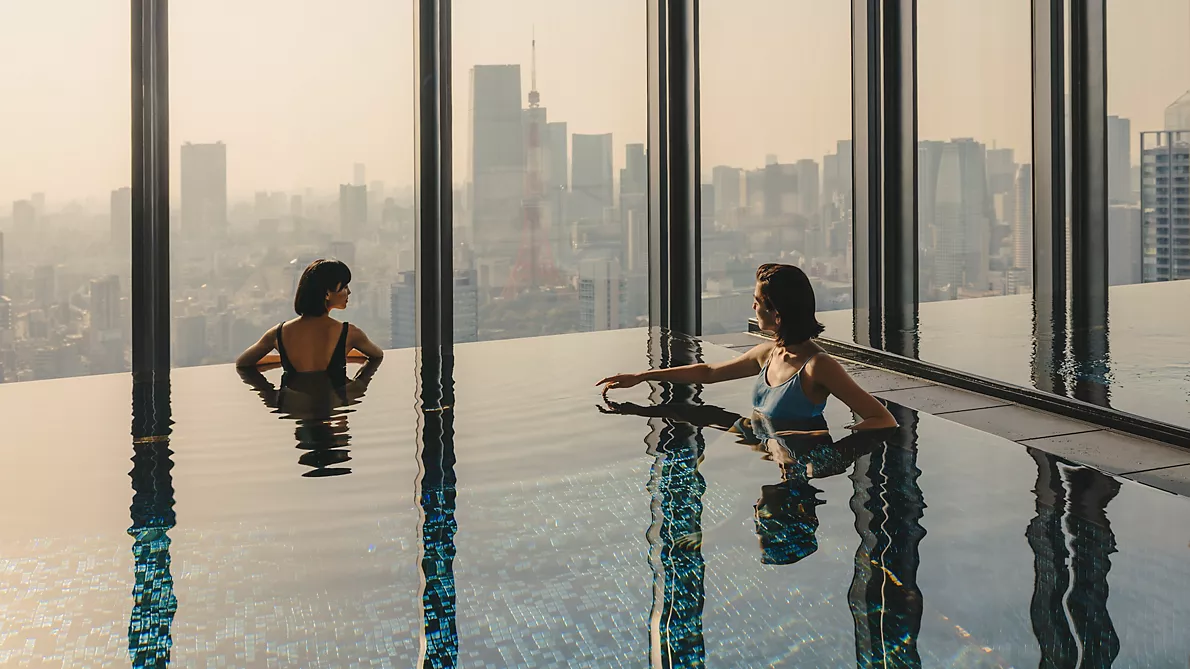 Moxy infinity pool